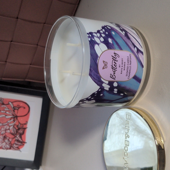 B&BW Butterfly 3-wick Candle - Picture 2 of 3